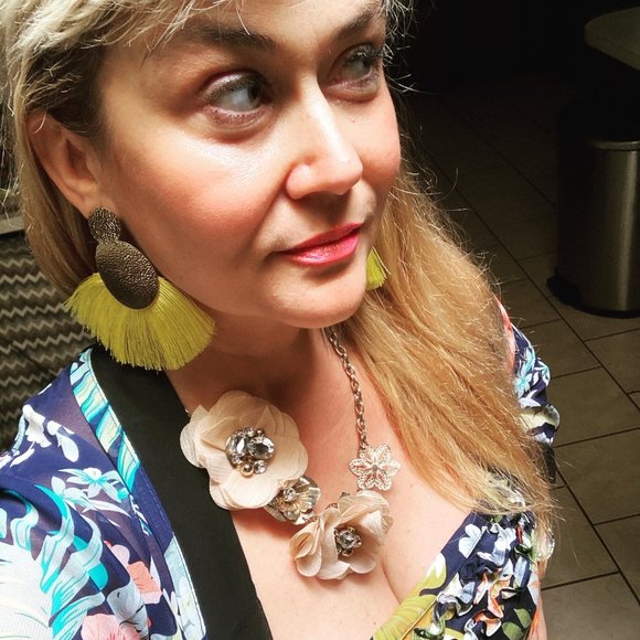 Welcome to my closet! 🤗 💋🥰Please read below👇🏻 - Picture 8 of 16